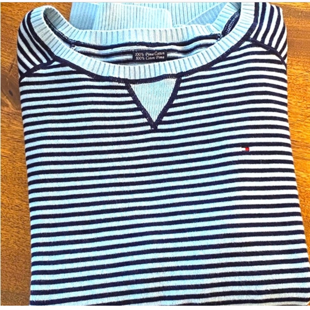 Tommy Hilfiger 100% prima cotton.Long sleeves.  Worn twice .excellent condition